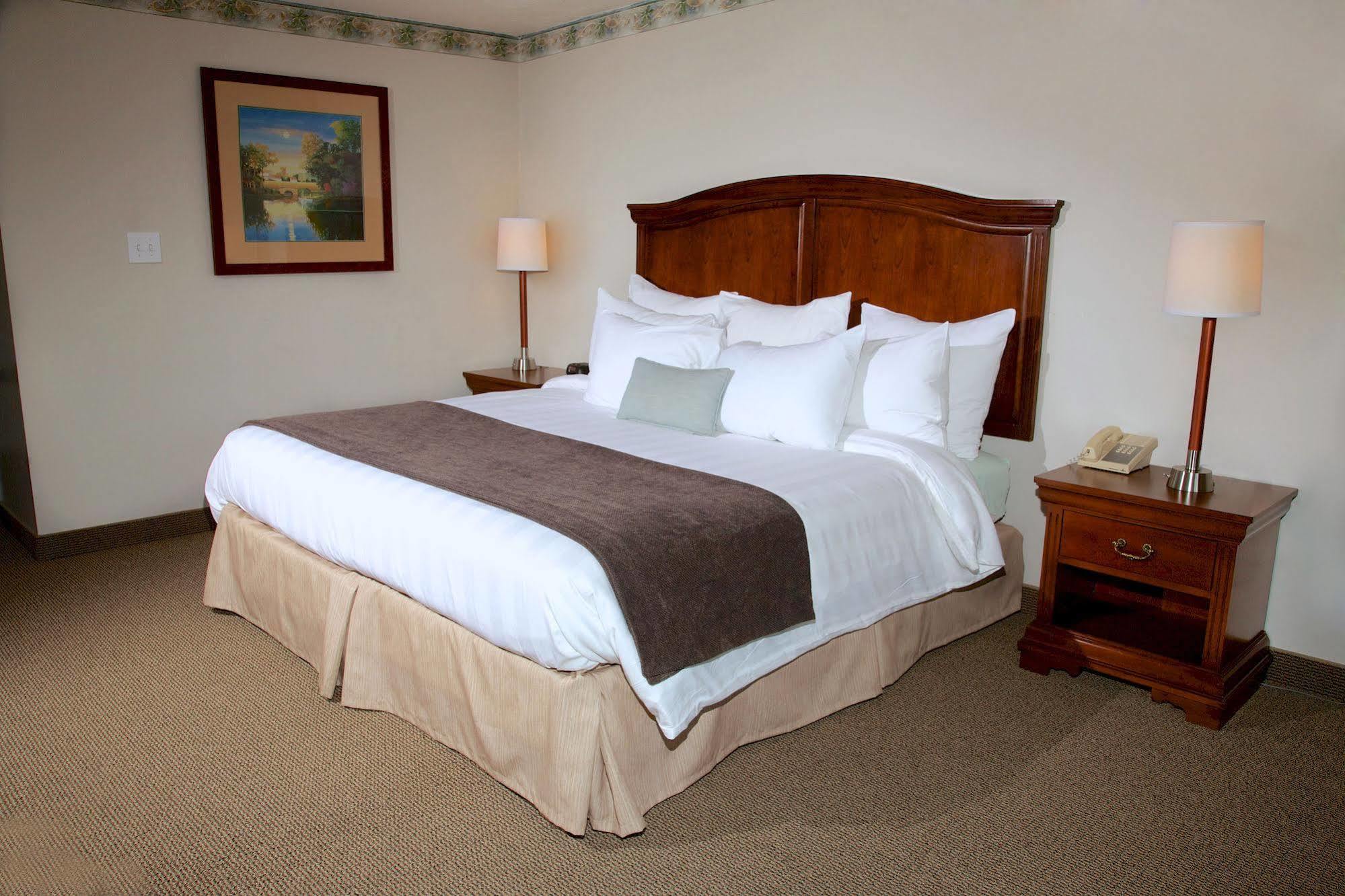Holiday Hill Inn & Suites Pelabuhan Dennis Luaran gambar