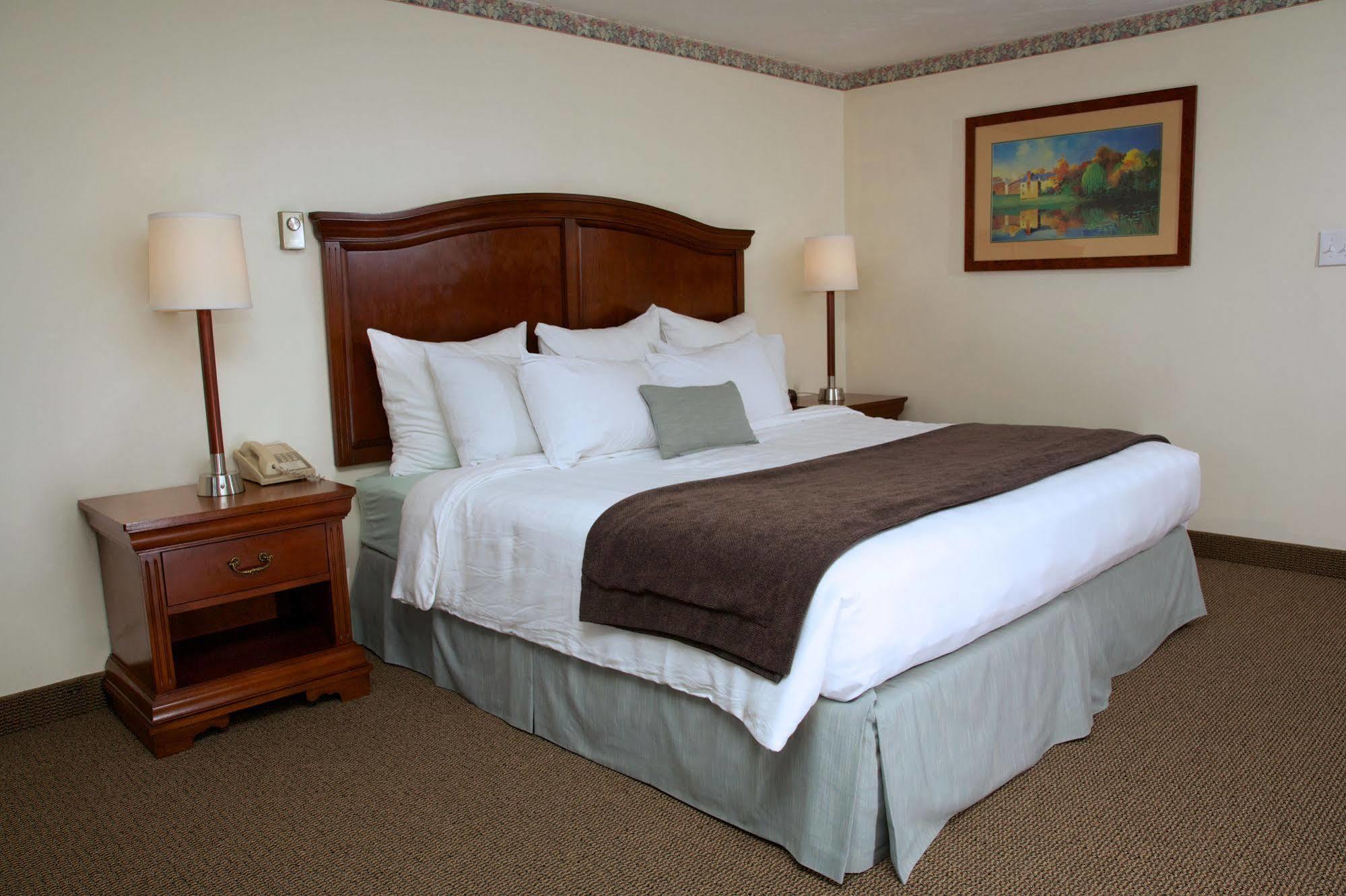 Holiday Hill Inn & Suites Pelabuhan Dennis Luaran gambar