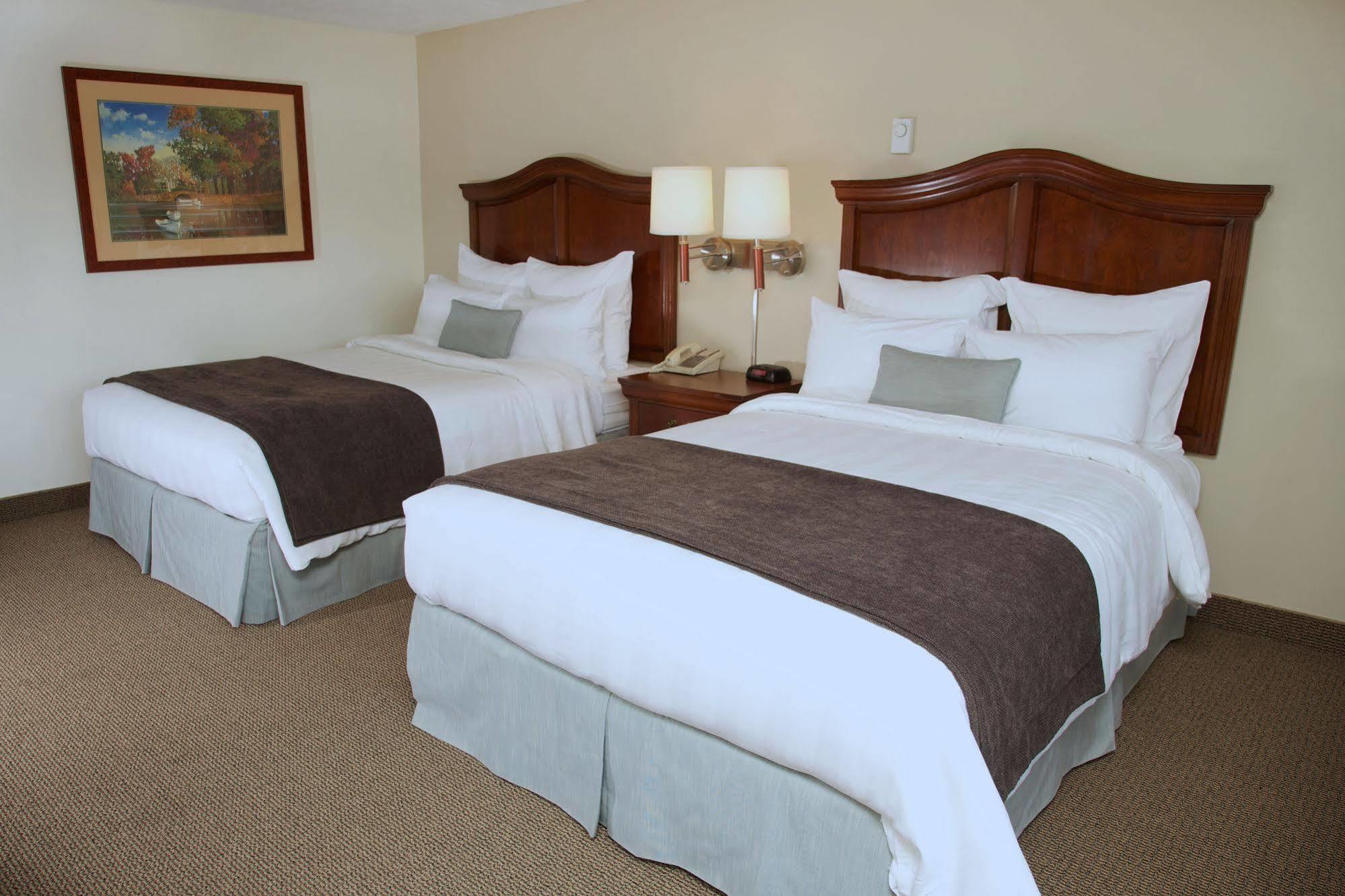 Holiday Hill Inn & Suites Pelabuhan Dennis Luaran gambar